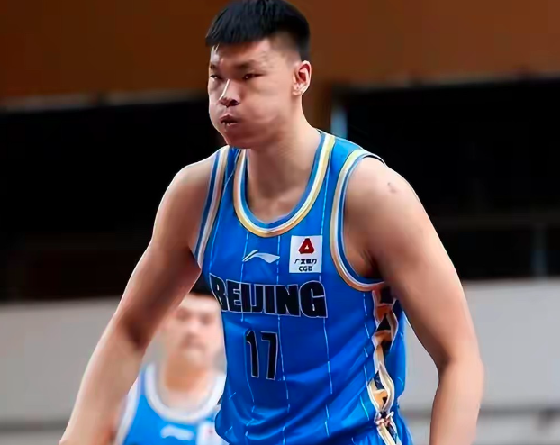 北京单场官网-惊不惊奇！周琦也得靠一边